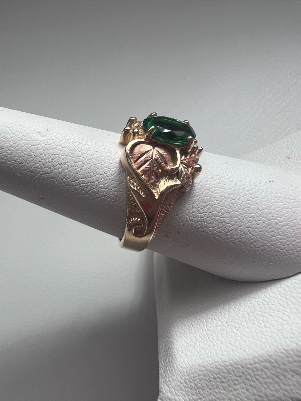 Vintage Coleman C.Co 10K Black Hills Gold Green Gemstone Ring Size 8 - Picture 2 of 6
